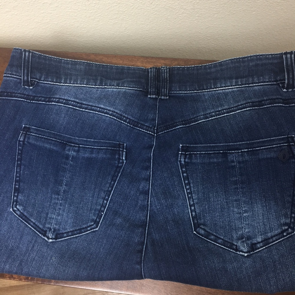 Democracy "Ab"solution Itty Bitty Boot Jeans - Picture 10 of 16